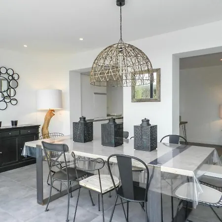 Apartment Chateau-6 *